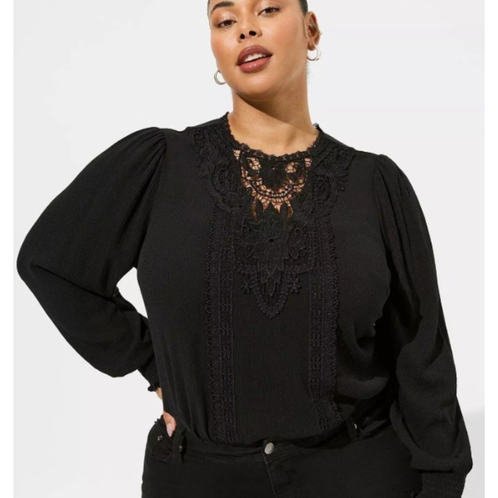 NEW Torrid Crinkle Gauze Crochet Yoke Blouson Sleeve Top Black 3X 3 22 24 NWT